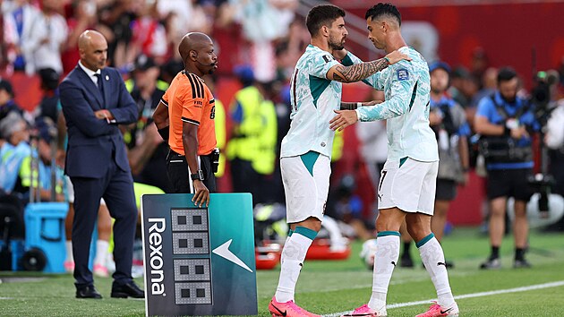 Ruben Neves a Cristiano Ronaldo.