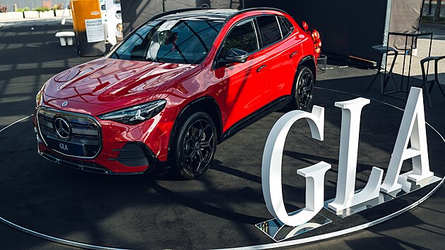 Z hlediska vn�j��ch rozm�r� z�st�v� nov� generace GLA v�rna standard�m kompaktn� t��dy. Karoserie se chlub� celkovou d�lkou 4,57 metru, ���kou 1,87 metru a v��kou 1,60 metru.