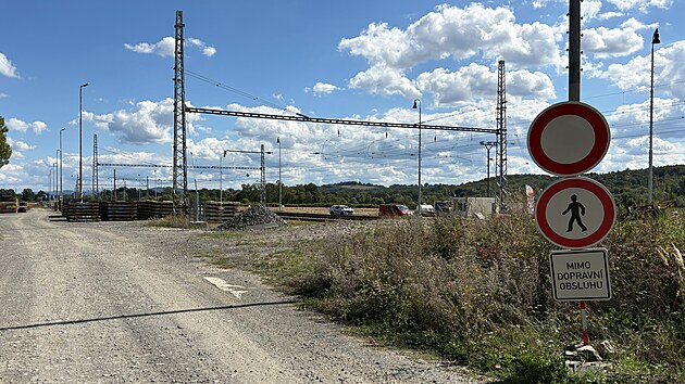 Pohled na místo u Hustope�í nad Be�vou, kde do�lo k havárii vlaku p�evá�ejícího...