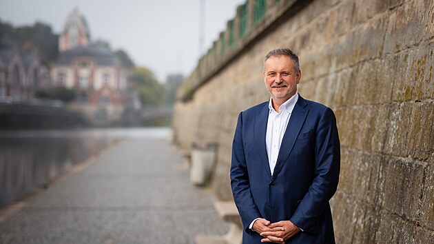 Sen�tor Jan Hol�sek