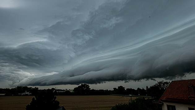 Shelf cloud nad Hradcem Králové (31. srpna 2026)
