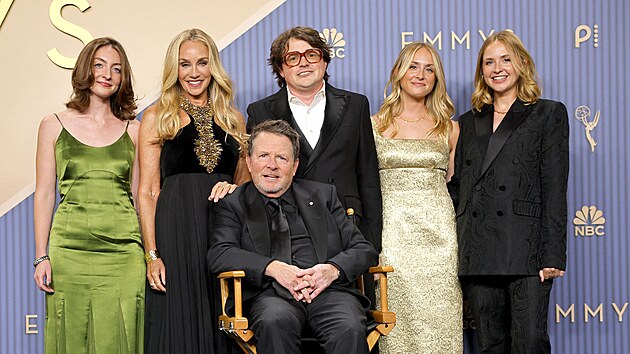 Michael J. Fox, jeho man�elka Tracy Pollanov� a jejich d�ti na cen�ch Emmy v Los Angeles (14. z��� 2026)