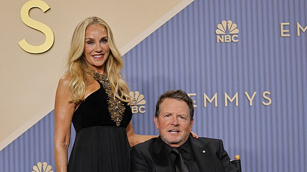 Tracy Pollanov� a Michael J. Fox na cen�ch Emmy v Los Angeles (14. z��� 2026)