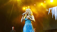 Celine the Show se zp�va�kou Lisou Harter