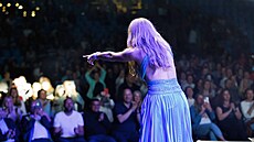 Celine the Show se zp�va�kou Lisou Harter