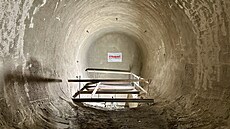 Stanice metra Flora je fyzicky propojena s novými výtahovými �achtami. (zá�í...