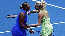 Taylor Townsendová a Kate�ina Siniaková po semifinále US Open.