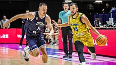 Jakub �i�ina z Opavy hledá cestu kolem Grzegorze Kaminského z var�avského...