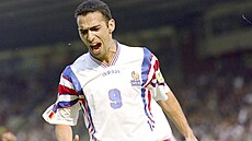 Youri Djorkaeff ve francouzském dresu nastoupil na Euru 1996 také proti �eské...