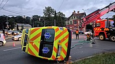 V Ostrav�-Nové Vsi se brzy ráno srazila sanitka a osobní auto. Po srá�ce se...