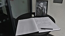 Pietní místo na ostravských Bazalech, kde mohou fanou�ci a ve�ejnost uctít...