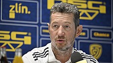 Trenér zlínských fotbalist� Bronislav �ervenka na p�edsezonní tiskové...