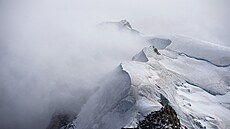 Masiv Mont Blanc je vid�t z vrcholu Aiguille du Midi ve francouzském Chamonix....