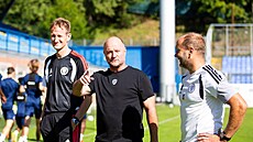 Sportovní mana�er klubu Pavel Hoftych (uprost�ed) se stal staronovým trenérem...