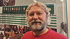 Vladim�r Ambros. P�sob� v Klubu vojensk� historie a pe�uje o pam�tku...