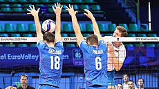 Sme�a� Matou� Draho�ovský prorá�í slovenský blok.