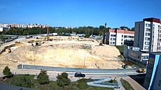 T�i m�síce výstavby nového pavilonu ve FN Plze�: stavba postupuje a m�ní provoz...