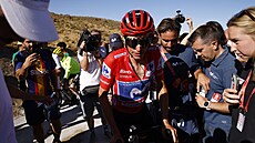 �pan�lský cyklista Enric Mas z Movistaru v cílovém prostoru 20. etapy Vuelty,...