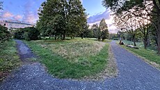 Park Za mlýnem je nevelká zelená plocha v Braníku. Krom� b�c� si místo...
