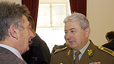 Generál Karel Blahna (vpravo) a Ji�í Vít, veteráni mise UNPROFOR, na...