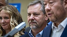 Post senátora za ��ársko bude obhajovat Josef Klement z KDU-�SL. Na snímku je vpravo s bývalým p�edsedou lidovc� Marianem Jure�kou.