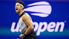 Americký tenista Ben Shelton slaví postup do finále US Open.