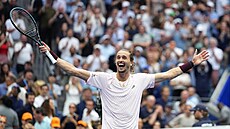 N�mecký tenista Alexander Zverev slaví zisk titulu na US Open.