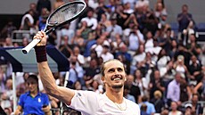 N�mecký tenista Alexander Zverev slaví zisk titulu na US Open.