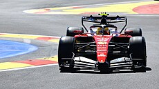Lewis Hamilton na okruhu Madring b�hem prvního tréninku.