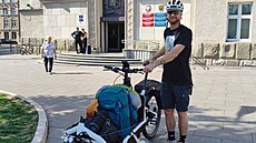 Polák Jakub Heisig p�ed startem charitativní jízdy Horním Slezskem pro svou...
