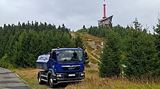 Cisterna s pitnou vodou pod vysíla�em na beskydské Lysé ho�e. Klub �eských...