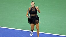 B�loruska Aryna Sabalenková se raduje z vít�zství v semifinále US Open.