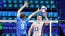 Sme�a� Luká� Va�ina se sna�í ulít mí� kolem slovenského univerzála Erika Guláka.