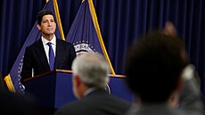 P�edseda Americké centrální banky Kevin Warsh po�ádá tiskovou konferenci po...