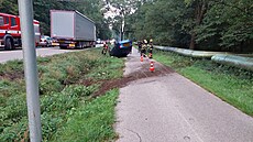 �idi� ráno p�evrátil auto na cyklostezku, vyvázl s lehkým zran�ním. (16. zá�í...