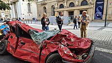 Vraky aut po Praze p�ipomínají �idi��m, aby dávali pozor p�i jízd�.