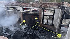 Hasi�i zasahují u po�áru men�ího zd�ného objektu v areálu nákladového nádra�í v...