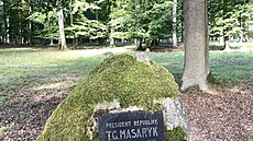 Masaryk�v kámen je první zastávkou lánské prohlídky. Bohu�el sezona prohlídek...