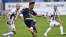 Zlínský obránce Michal Fukala b�hem zápasu proti. Hradci Králové.