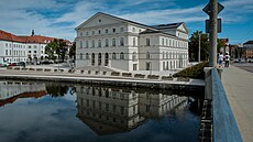 Bud�jovická radnice kone�n� na�la provozovatele gastronomických slu�eb ve Slavii, kde jsou bar, restaurace i kavárna.