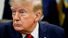 Americký prezident Donald Trump hovo�í s noviná�i o zdravotnictví v Oválné...