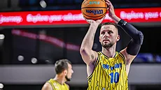 Mat�j Svoboda z Opavy p�i trestném hodu