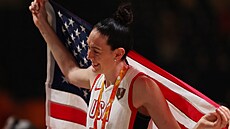 Americká basketbalistka Breanna Stewartová oslavuje berlínské sv�tové zlato.