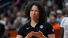 Americká trenérka Kara Lawsonová se netvá�í.