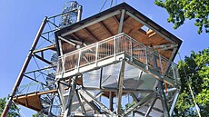 Instalace nové vyhlídkové plo�iny na rozhlednu Milí�.