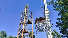 Instalace nové vyhlídkové plo�iny na rozhlednu Milí� ve Vysoké nad Labem.