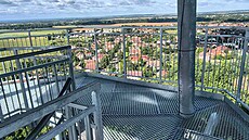 Nová ocelová vyhlídková plo�ina na rozhledn� Milí� ve Vysoké nad Labem.