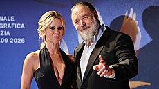 Britney Theriotová a Russell Crowe na filmovém festivalu v Benátkách (11. zá�í...