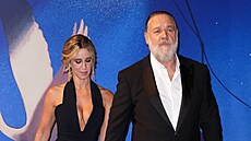 Britney Theriotová a Russell Crowe na filmovém festivalu v Benátkách (11. zá�í...