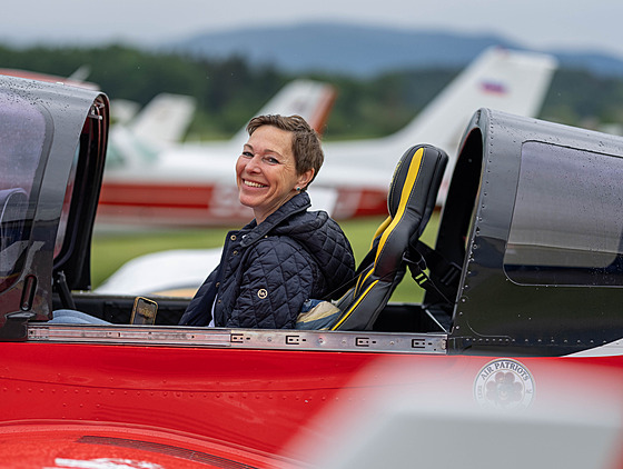 Parašutistický kroužek jí rodiče zakázali, v 50 je z ní pilotka. S dětmi by to nešlo, líčí